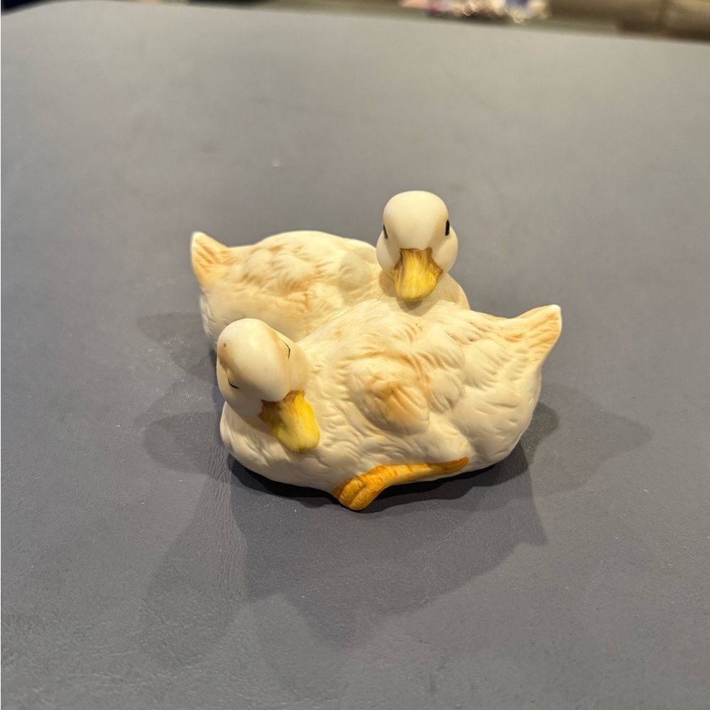 Vintage Made in Taiwan porcelain figurine of two ducklings